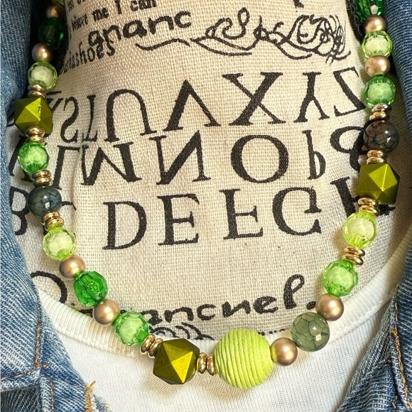 Apple green beads layered overlapped short necklace agate - Picture 3 of 4